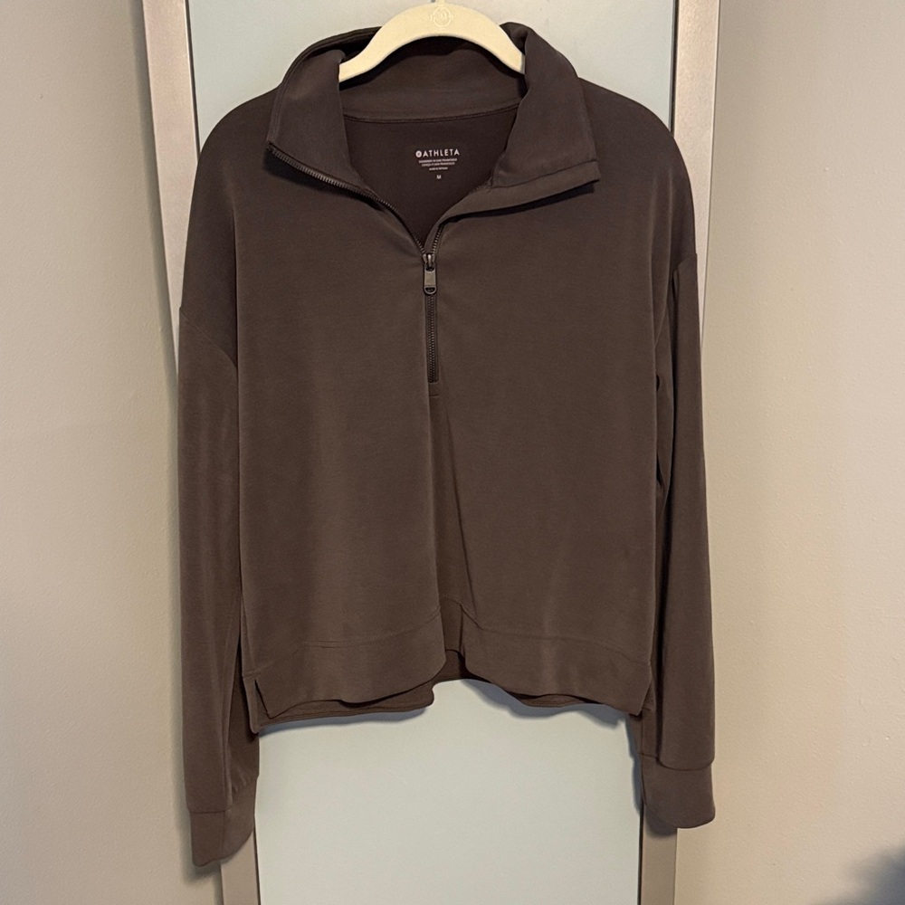 Athleta Seasoft Quarter Zip in Truffle Brown size Medium